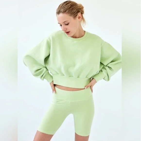 Aritzia TNA Perkins Cropped Sweatshirt Heather Grey Size Small Dolman Sleeves - Picture 10 of 10